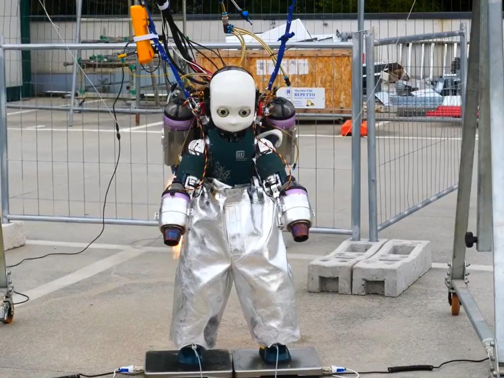 iRonCub, el robot que desarrollan científicos del Istituto Italiano di Tecnologia, esta pensado para interactuar día con día en la vida de las personas y ayudar en desastres naturales. En imagen: el prototipo del robot. Foto: @ ITT 