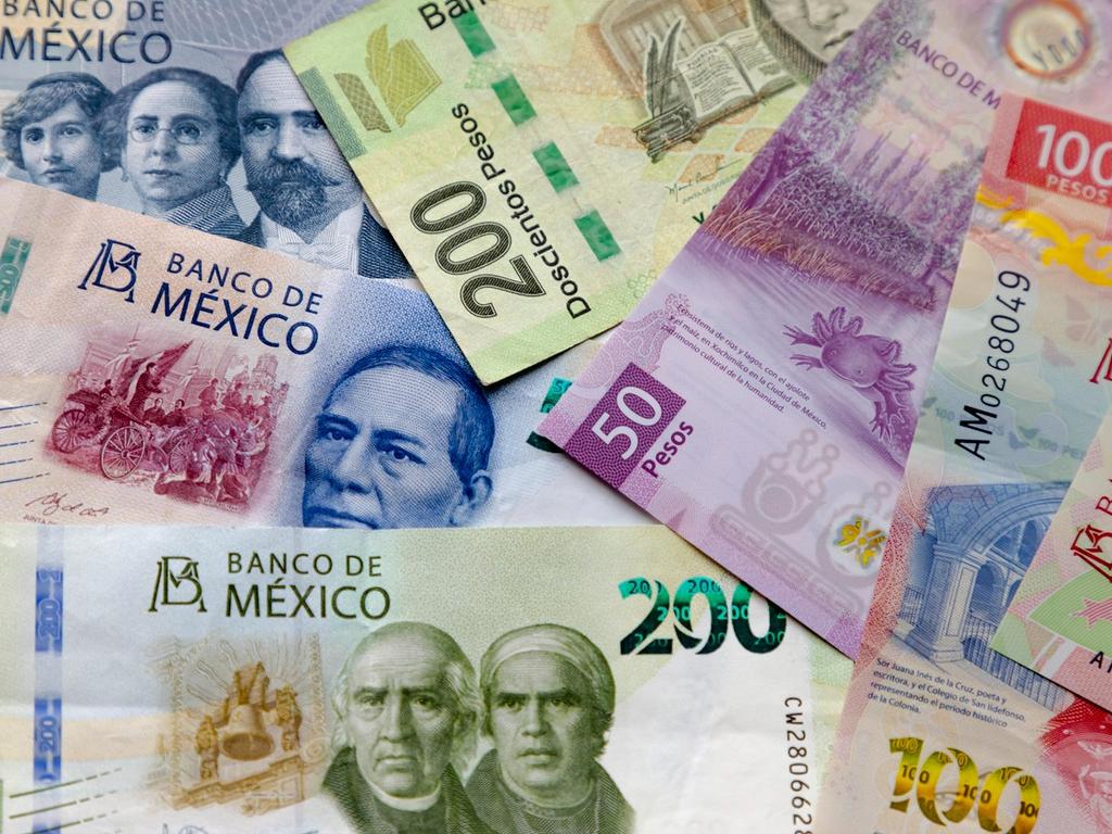 Billetes de 500, 200, 100 y 50 pesos mexicanos. 
