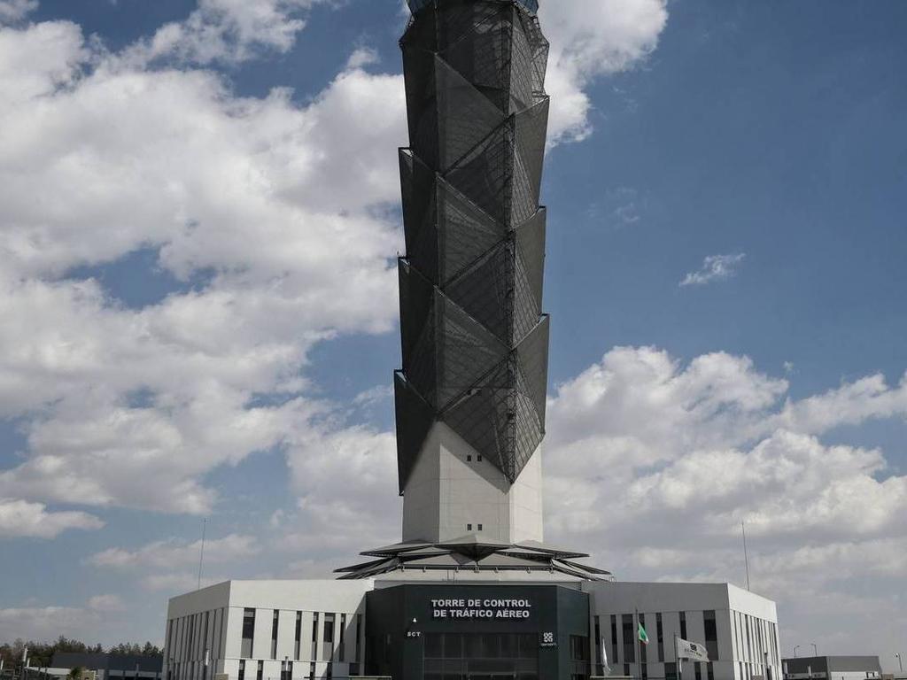 Torre de control de tráfico aéreo del AIFA 