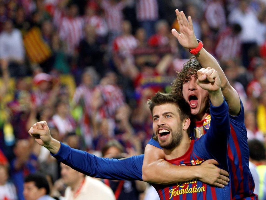 Carles Puyol y Gerad Piqué jugadores del Barcelona 
