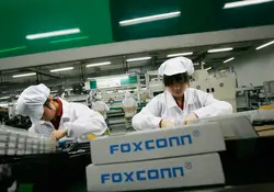 Foxconn rechaza que se obligue a estudiantes a trabajar en su planta. Foto:  Reuters