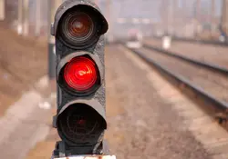 Especialistas señalaron que en el semáforo económico del país predominan las luces amarillas y rojas. Photos.com