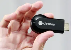 Con Chromecast es posible enviar el contenido que se consume sin interrumpir la imagen en el monitor. Foto: Reuters