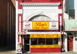 El icónico restaurante de comida estadounidense Ben's Chili Bowl localizado en Washington celebró 55 años. Especial