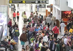 Cientos de personas llegan al Aeropuerto Internacional de la Ciudad de México (AICM), con motivo de las vacaciones decembrinas. Foto: Cuartoscuro