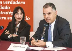 Amaia Ramírez, gerente de Consultoría de PwC México,  y Héctor Macías, socio de Consultoría de la empresa. Foto: Luis Enrique Olivares