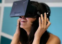 El visor de realidad virtual que fue diseñado para expandir la experiencia de los videojuegos, ahora es comprado por Facebook. Foto: Especial