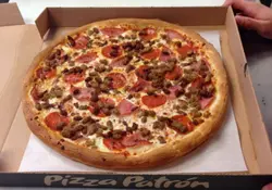 La cadena Pizza Patrón, orientada al público hispano, ha sufrido censura en su campaña de publicidad; la pizza será lanzada el 31 de marzo. Foto: Pizza Patrón