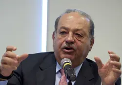 Carlos Slim Helú tiene una fortuna de 72,000 millones de dólares hecha principalmente por sus negocios en telecomunicaciones. Foto: Cuartoscuro