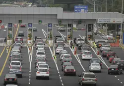 La extensión del periodo de vigencia del descuento por un año permite sostener en 201 pesos el cobro por el tránsito por la autopista. Foto: Cuartoscuro.