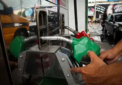 La gasolina Magna se vende a 12.77 pesos por litro a partir de este sábado. Foto: Cuartoscuro