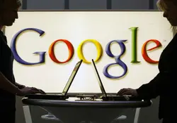 Google empezó a retirar algunos resultados esta semana, según confirmó el portavoz de Google Al Verney. Foto: AP.