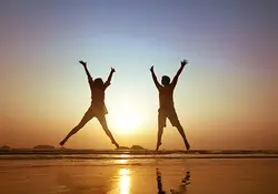 Rodearte de gente feliz es clave para que te contagies de esa misma felicidad. Foto: Thinkstock