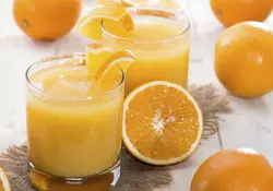 Parte importante del desayuno es el jugo de naranja, que roporciona al organismo vitamina C. Foto: Thinkstock