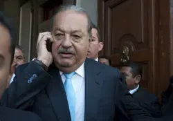 Carlos Slim propuso que los mexicanos trabajen únicamente tres días a la semana, cada jornada diaria con una duración de 11 horas. Foto: Getty