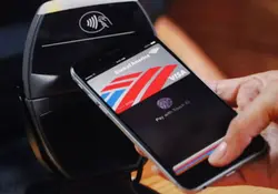 Apple Pay funciona añadiendo un medio de pago electrónico como una tarjeta de débito o crédito a la aplicación y tan sólo es necesario tomar una foto para hacerlo. Foto: Especial