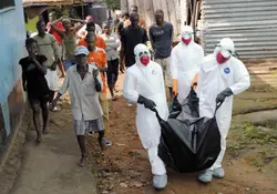 La institución predijo que la lenta contención de la enfermedad en Guinea, Liberia y Sierra Leona podría provocar un mayor contagio regional. Foto: Reuters