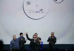 La banda irlandesa U2 lanzó este martes su nuevo álbum 