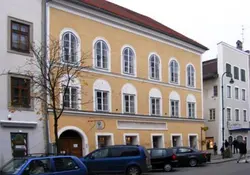 El edificio está ubicado en la localidad de Braunau-am-Inn y mide 800 metros cuadrados. Foto: Especial