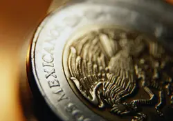 El tipo de cambio fix del Banco de México cerró la sesión de hoy con una depreciación de 0.98 por ciento. Foto: Photos.com