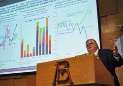 El gobernador del Banco de México, Agustín Carstens presentó el 