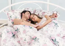 l estudio también encontró que 12% de las parejas duermen a menos de 30 centímetros de distancia. Foto: Thinkstockphotos