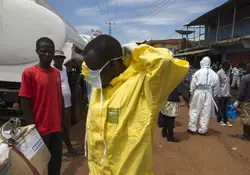 Se necesitan miles de trabajadores de la salud para ayudar a combatir el brote de ébola más fatal registrado. Foto: Reuters.
