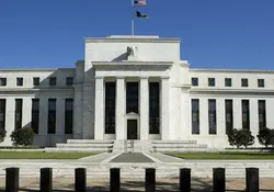 Es probable que la Fed aumente en 25 puntos base su tasa de interés a finales de la primavera de 2015 dado que la recuperación económica de Estados Unidos parece cada vez más sólida. Foto: Reuters