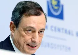 La nueva política implica que decenas de miles de millones de euros en bonos soberanos griegos  ya no calificarán como garantía por el financiamiento del BCE a esos prestamistas. Foto: AP