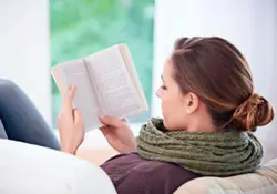 Las personas que leen están más felices y satisfechos que aquellos que no. Foto: Especial