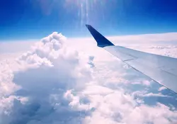 Estar a 30,000 pies de altura puede ser perturbador para todos aquellos que no nacimos para volar. Foto: Visual Hunt