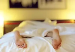 En teoría, en cualquier hotel del mundo se reemplaza la ropa de cama entre un ocupante y otro. Foto: Pixabay.