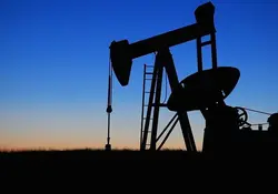 La OPEP recortaría su producción en 1.1 millones de barriles diarios. Foto: Archivo