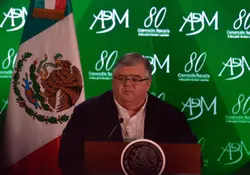 El gobernador del Banco de México, Agustín Carstens, recibió el “Mazo Honorífico” de los banqueros. Foto: Especial
