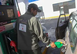 Las gasolinas Magna y Premium registrarán un aumento de dos centavos, mientras que el diésel subirá tres centavos. Foto: Cuartoscuro