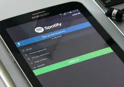 Spotify detalla que ahora se podrá escuchar música y artistas favoritos directamente desde la aplicación de Waze. Foto: Pixabay.