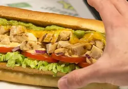 Subway difundió un comunicado en el que puso en duda la veracidad de la prueba y aseguraba que sus productos con pollo contienen un 1% o menos de proteína de soja. Foto: Subway