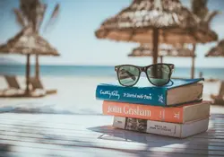 Uno de los los mayores placeres que puedes disfrutar durante vacaciones es leer. Foto: Pixabay
