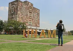 Un estudiante universitario gasta como mínimo, entre 3,739 y 6,680 pesos sólo en alojamiento, comida y transporte en México. Foto: Especial