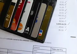 Se recomienda no contraer deudas que impliquen destinar más del 30% de tu sueldo para pagar una tarjeta de crédito. Foto: Pïxabay.