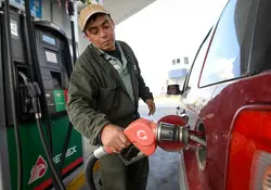 Ante el problema del robo de combustible en las gasolineras de México, los conductores pueden tomar medidas precautorias para evitar este desfalco. Foto: Cuartoscuro