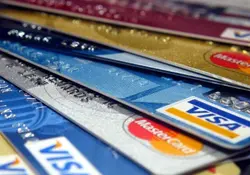 El número de tarjetas de crédito pasó en un año de 16. 74 millones  a 17.79 milones. Foto: Archivo