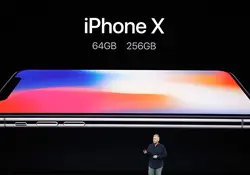 El iPhone X costará desde 23,499 pesos y estará disponible en dos versiones, con capacidad de 64 GB y 256 GB. Foto: Reuters