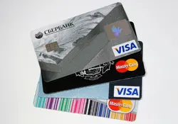 Elegir una nueva tarjeta de crédito puede parecerse mucho a la experiencia que tiene un niño cuando visita el pasillo de una juguetería. Foto: Especial