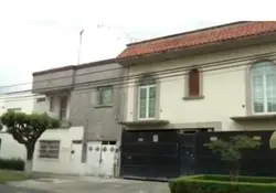 Horas después del sismo del 19 de septiembre, supuestos damnificados invadieron una casa en la colonia Narvarte. Foto: Captura de pantalla.