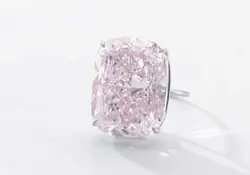 Un raro diamante de color rosa, conocido como 
