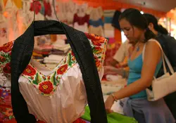 El hecho de que México pueda importar telas de otros países a precios más económicos ayudaría a mitigar el impacto de un eventual arancel. Foto: Archivo Cuartoscuro