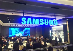 En alianza con el Palacio de Hierro, Samsung inauguró una nueva división de tiendas. Foto: Javier Báez.
