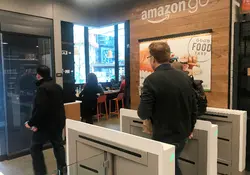 Amazon abrió su primera tienda física sin cajas registradoras. Foto: Reuters.