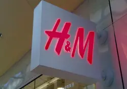 H&M es acusada de racista luego de publicar una polémica foto. Foto: Especial.